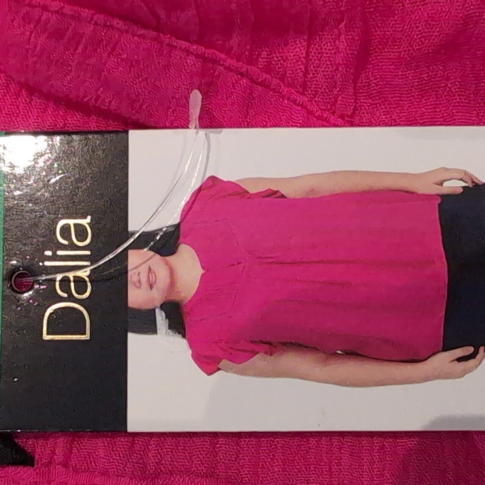 XXL: Dalia Sleeveless Button Shirt
